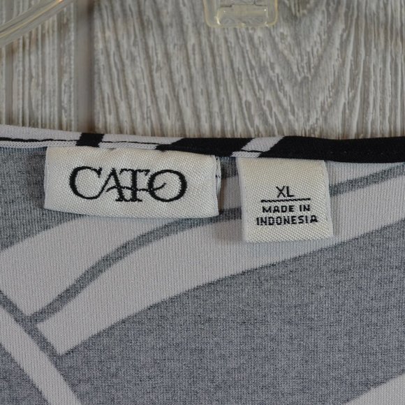 Cato Ruffled Short Sleeve Wrap Top 1X PLUS SIZE - Picture 2 of 6